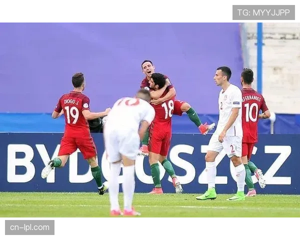 老将经验与年轻活力交织 阵容配合决定比赛胜负 老将经验与年轻活力交织 阵容配合决定比赛胜负